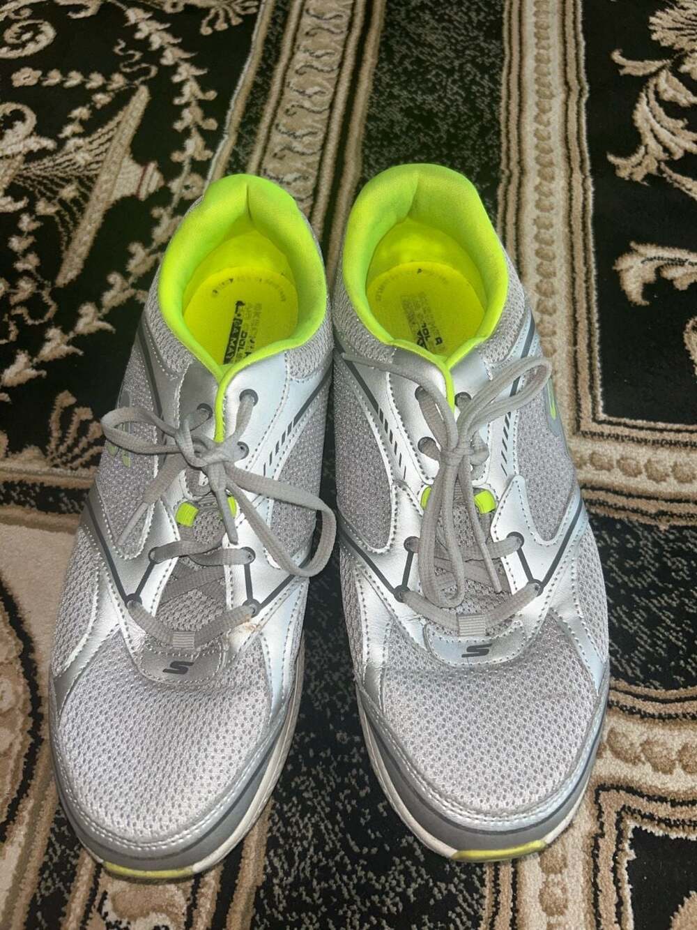 Skechers GoRun Silver Neon Yellow Athletic Walking Sneakers Size 11